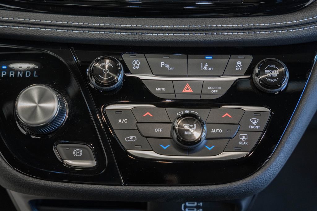 New 2026 Chrysler Pacifica Select image 16