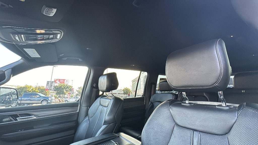 Used 2024 Jeep Wagoneer L Series II w/ Flexible Seating Group RWD image 14