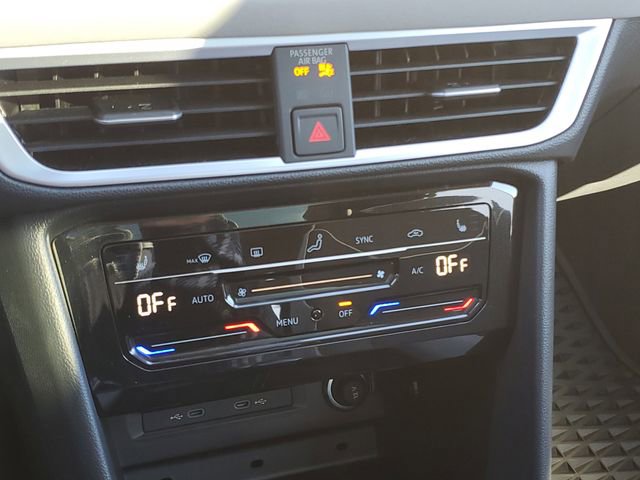 Certified 2025 Volkswagen Taos SE w/ Panoramic Sunroof Package image 29