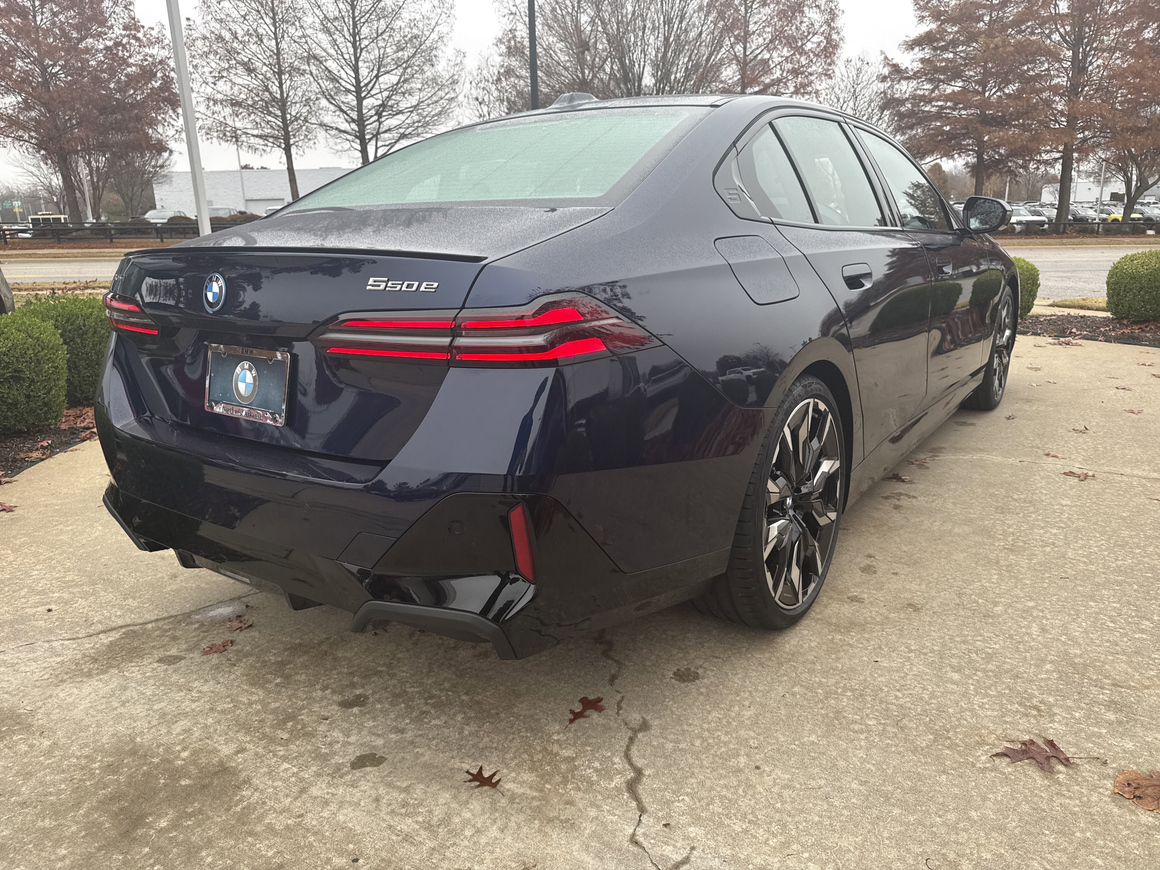 New 2026 BMW 550e xDrive image 5
