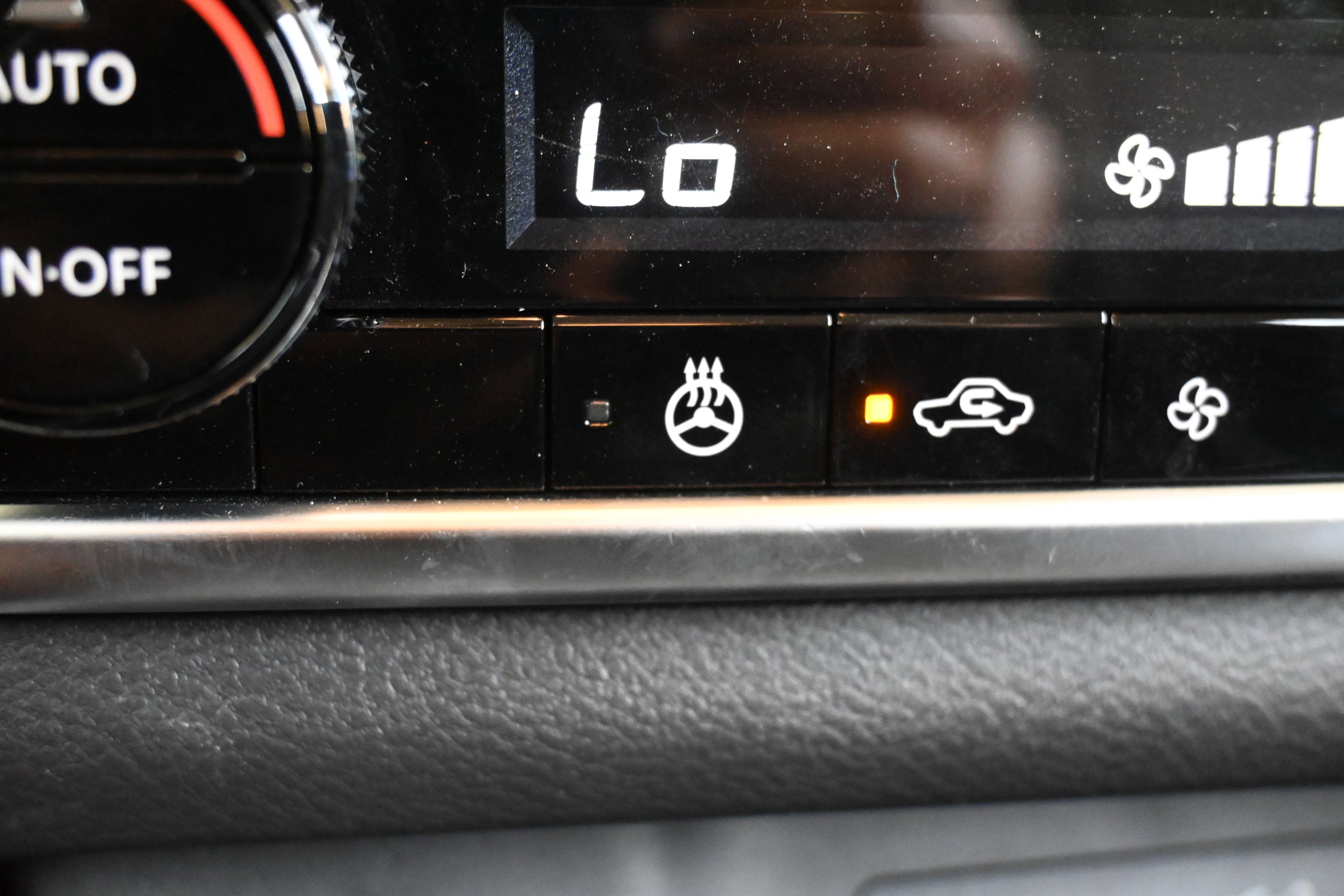 Used 2025 Nissan Rogue SV w/ Rock Creek Premium Package image 33
