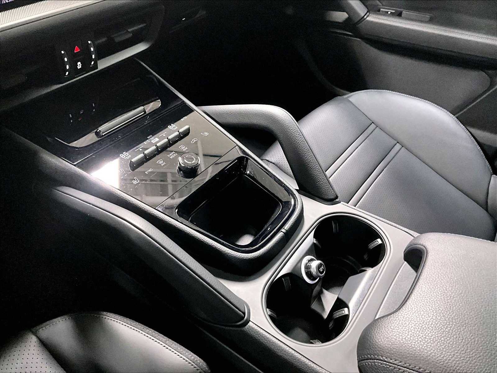 Used 2024 Porsche Cayenne S image 20