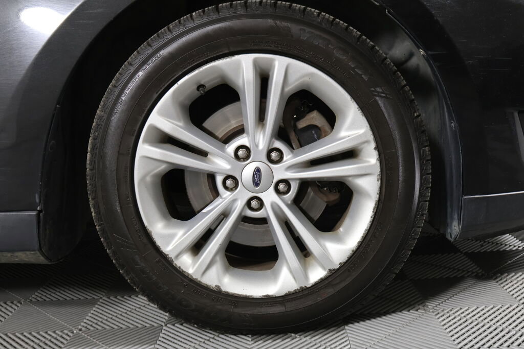 Used 2015 Ford Taurus SEL image 6