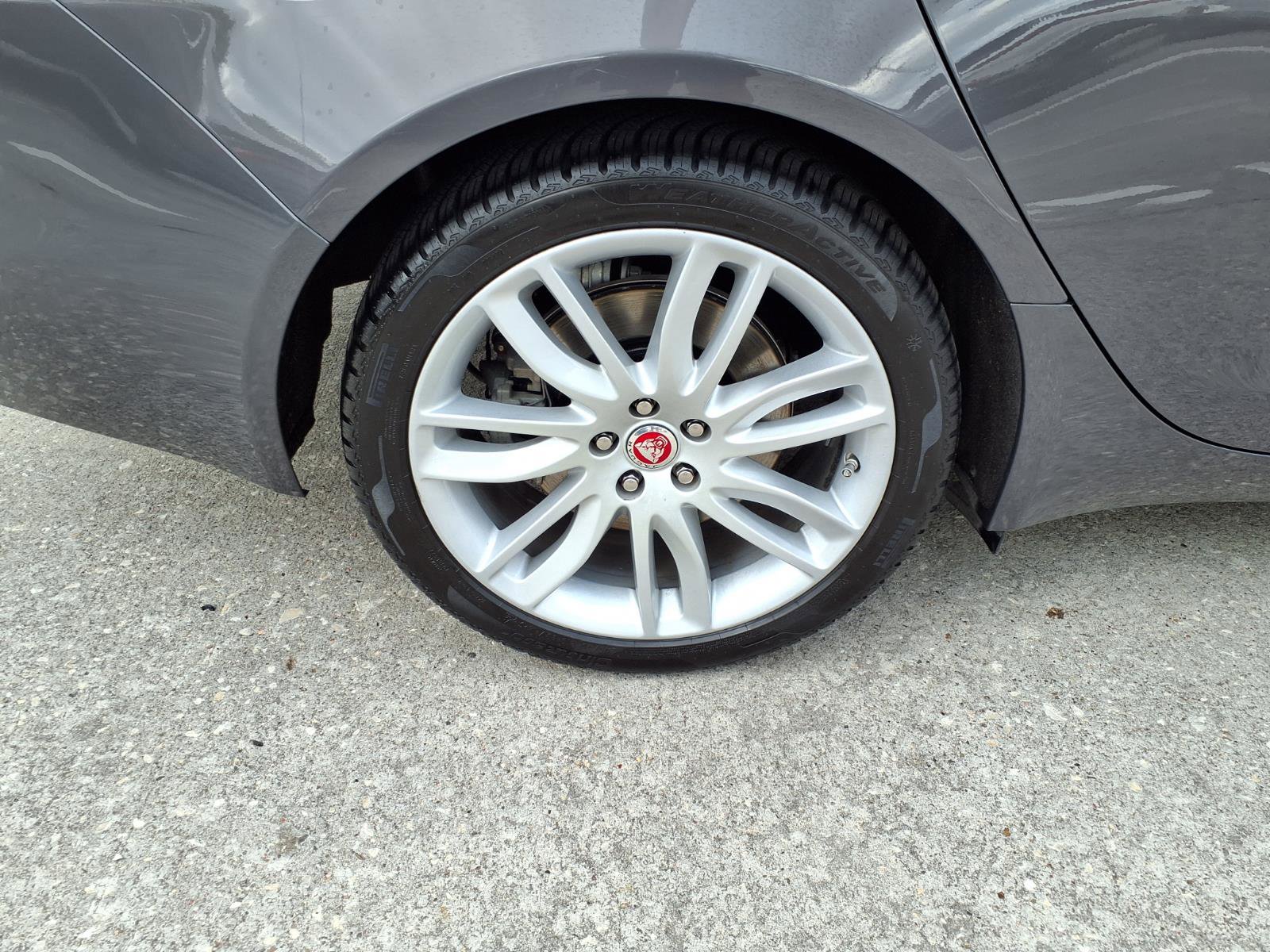 Used 2016 Jaguar XF Prestige image 26