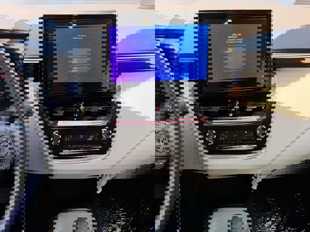 Used 2026 Toyota Corolla LE FWD image 17