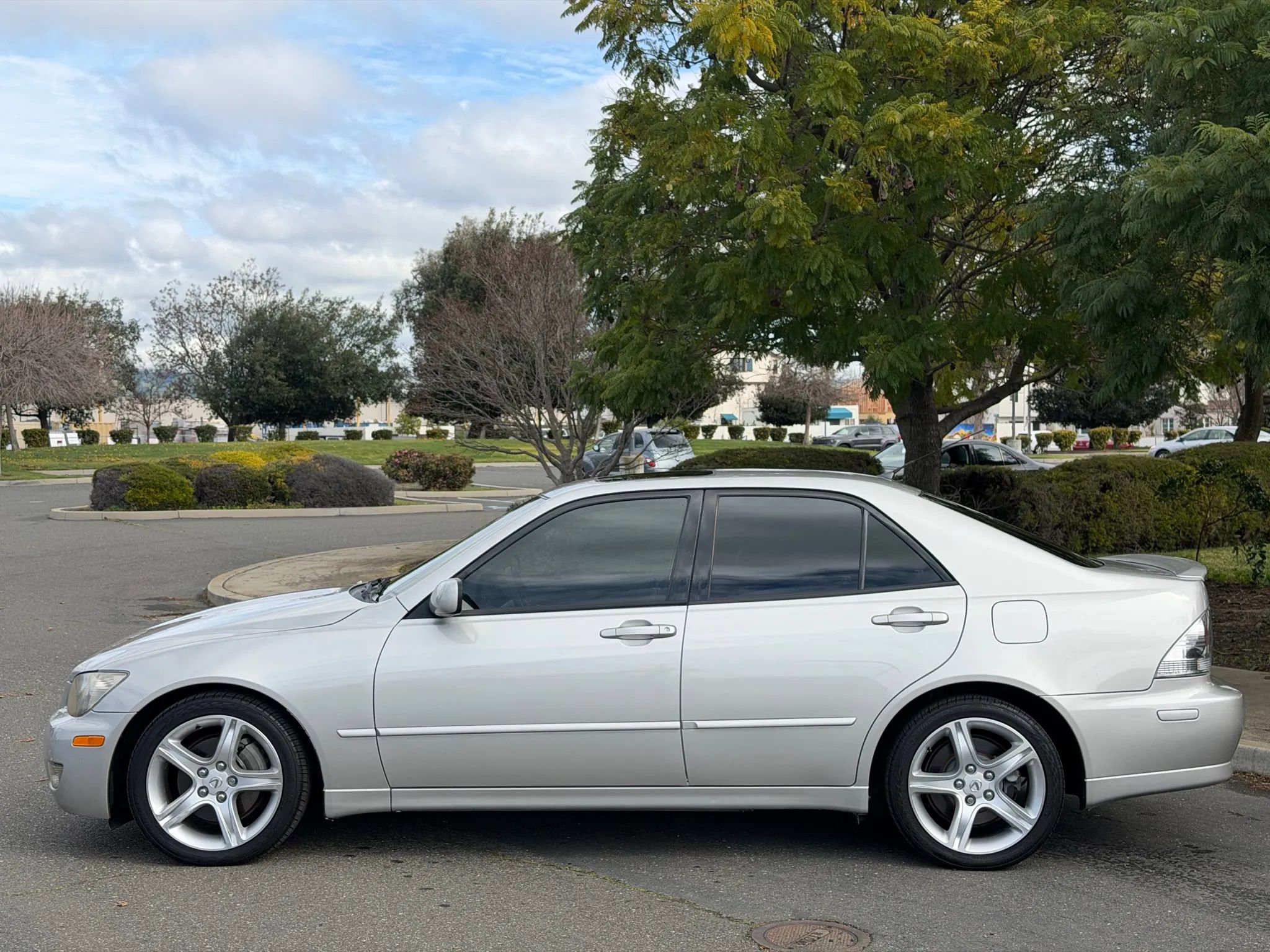 Used 2005 Lexus IS 300 image 2