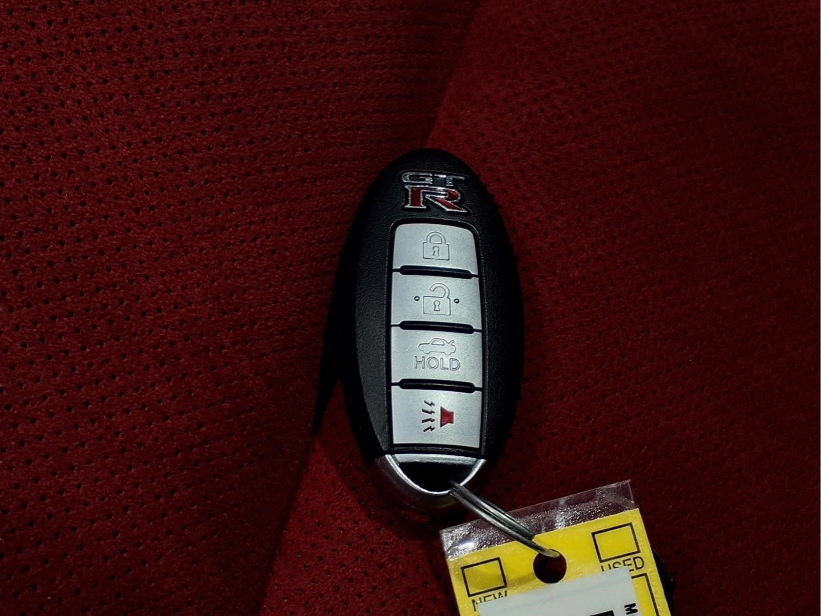 Used 2024 Nissan GT-R NISMO w/ Floor Mat Package AWD/4WD image 27