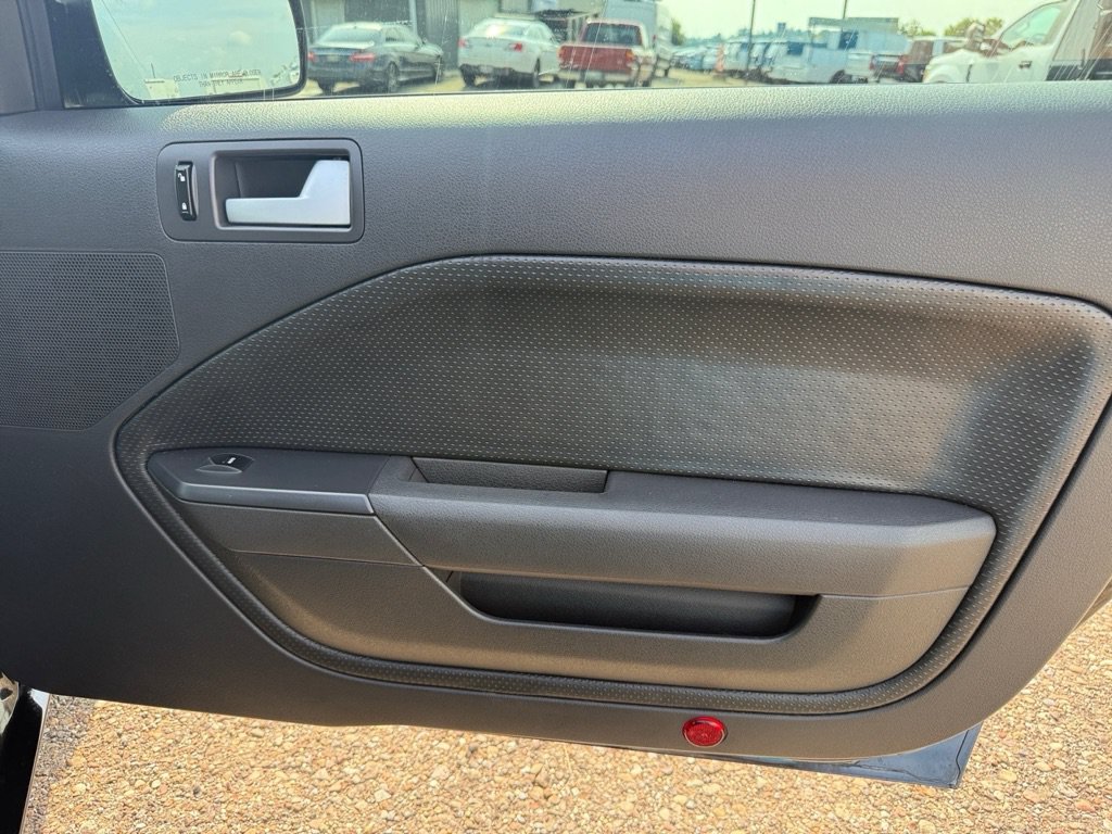 Used 2006 Ford Mustang GT RWD image 25
