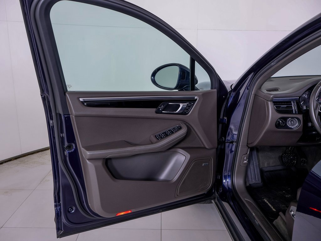 Certified 2022 Porsche Macan w/ Premium Package Plus image 28