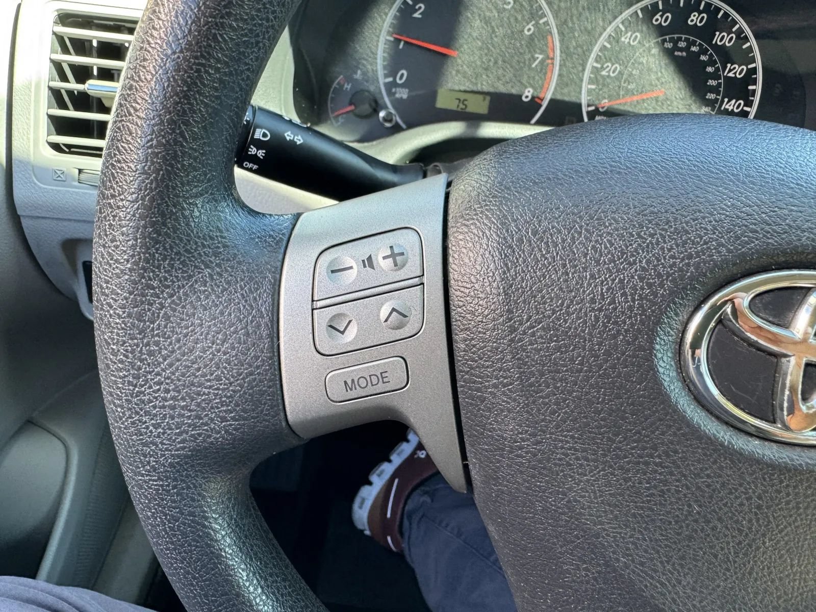Used 2012 Toyota Corolla LE FWD image 22