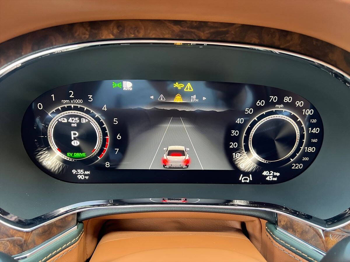Used 2026 Bentley Flying Spur Plug-In Hybrid AWD/4WD image 11