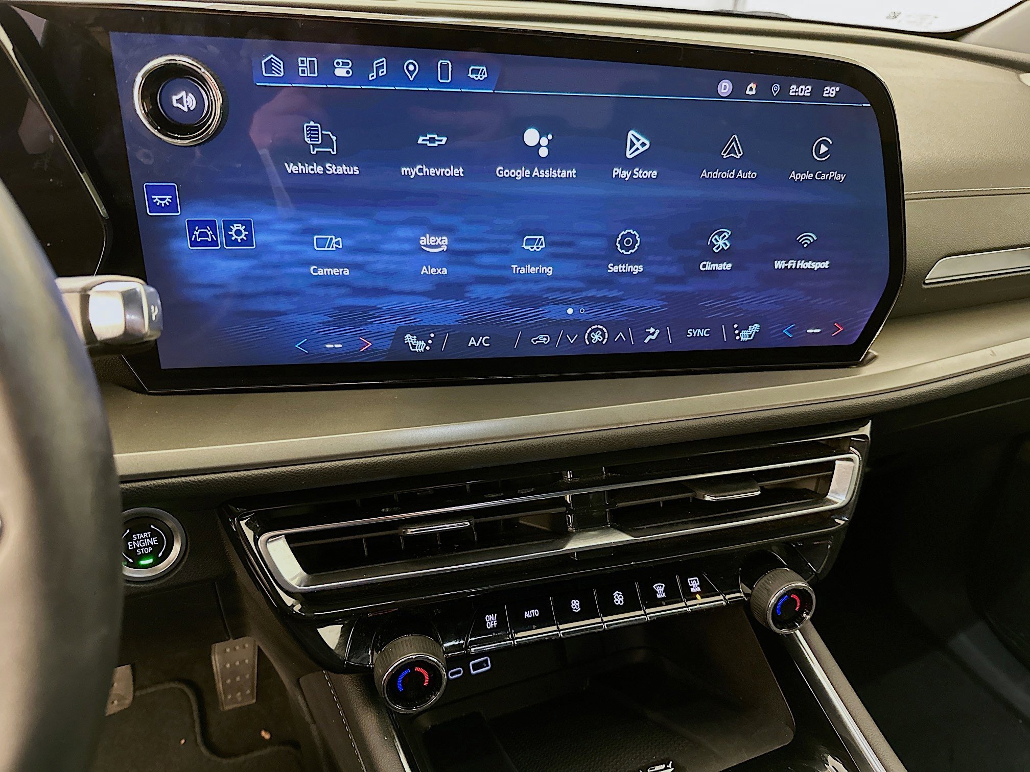 Used 2025 Chevrolet Traverse LT image 26