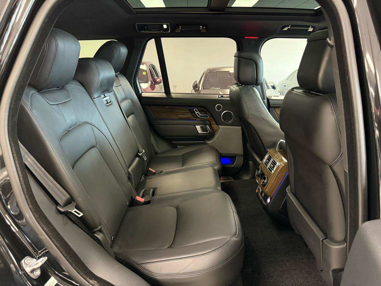 Used 2018 Land Rover Range Rover HSE image 25