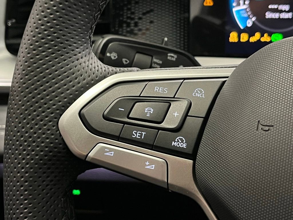 New 2025 Volkswagen Tiguan SE R-Line image 27