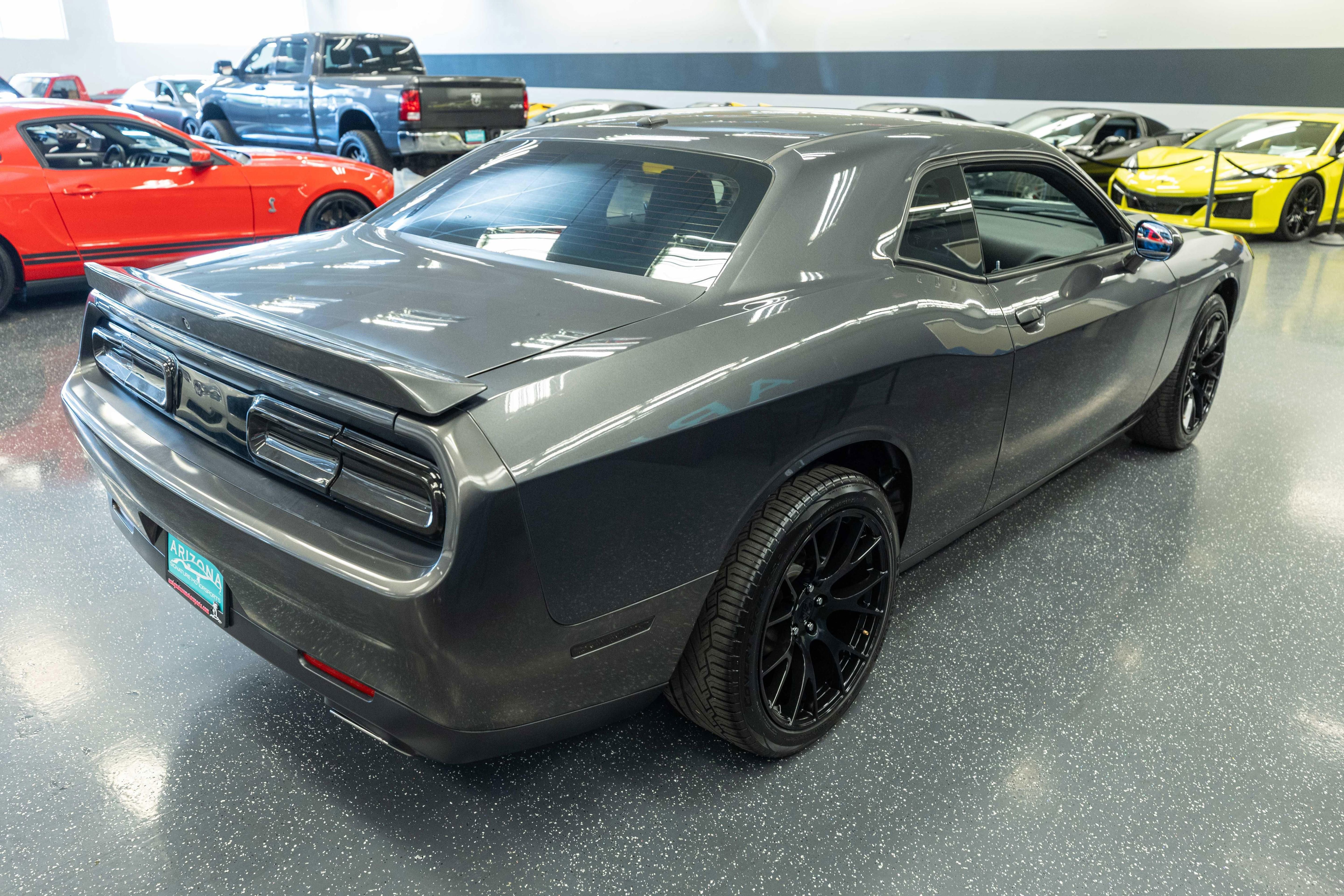 Used 2019 Dodge Challenger SXT RWD image 6