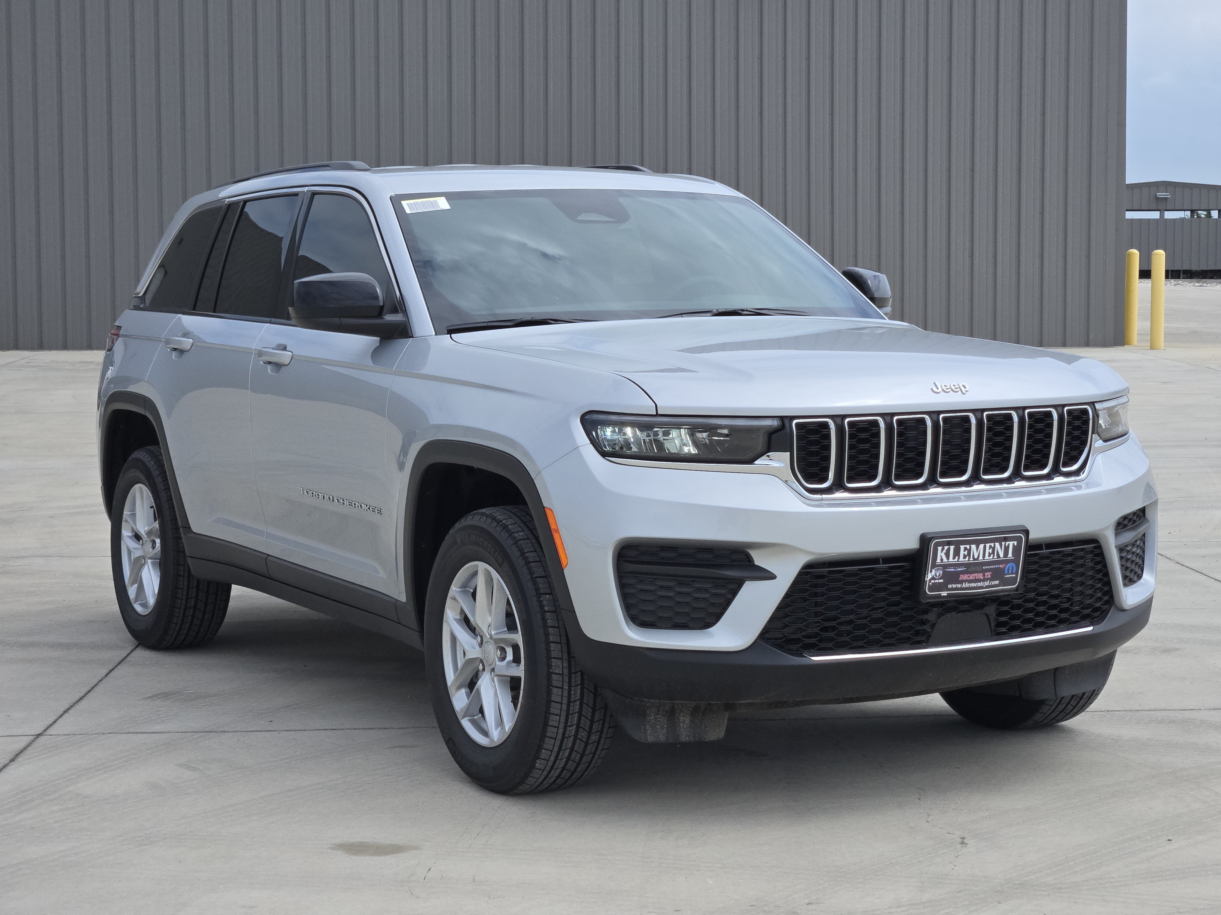 New 2026 Jeep Grand Cherokee Laredo w/ Trailer Tow Package AWD/4WD image 3