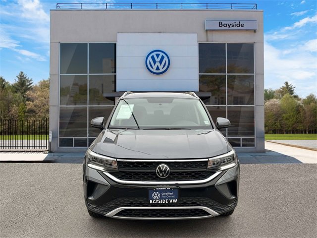 Certified 2022 Volkswagen Taos SE w/ Panoramic Sunroof Package image 9