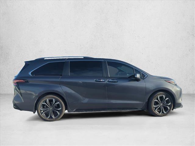 Used 2025 Toyota Sienna Platinum FWD image 4