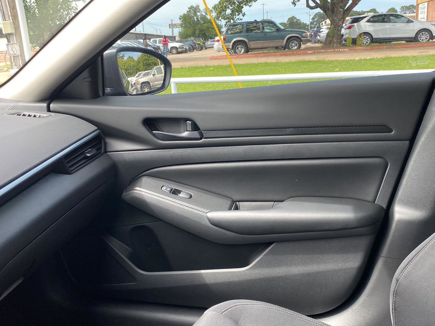 Used 2025 Nissan Altima 2.5 S FWD image 25