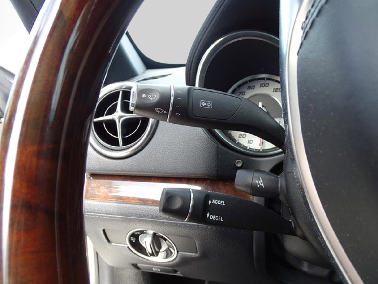 Used 2013 Mercedes-Benz SL 550 image 10