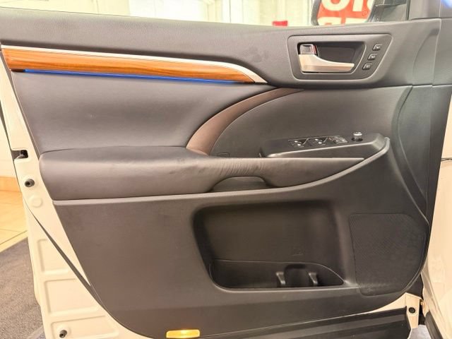 Used 2017 Toyota Highlander AWD V6 image 10