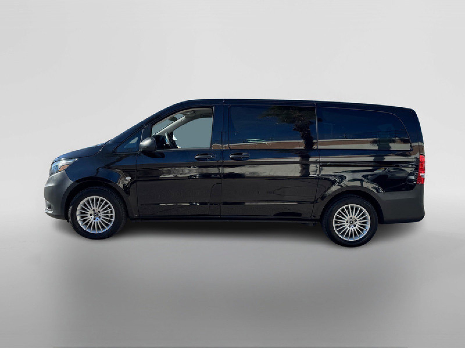 Used 2023 Mercedes-Benz Metris Passenger image 2