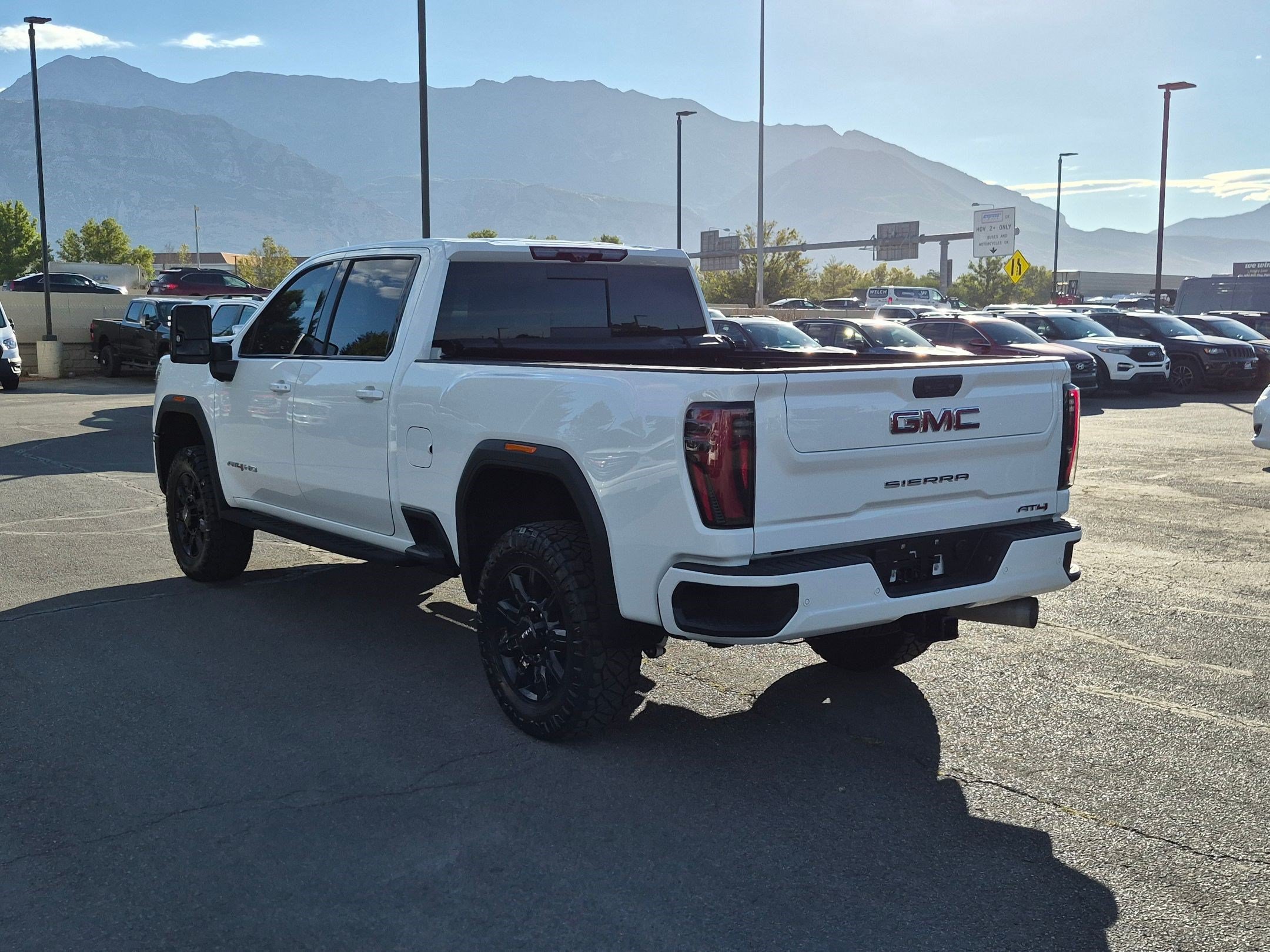 Used 2024 GMC Sierra 3500 AT4 w/ Technology Package AWD/4WD image 9