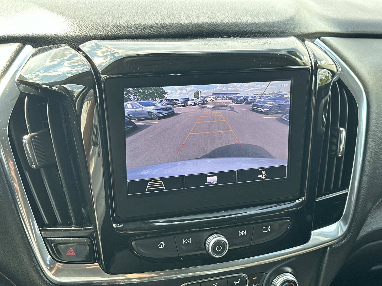 Certified 2020 Chevrolet Traverse LT FWD image 29
