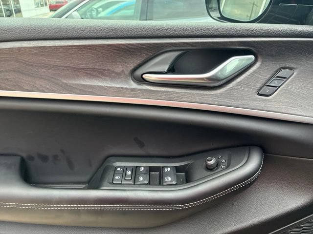 Used 2025 Jeep Grand Cherokee L Limited w/ Luxury Tech Group II RWD image 21