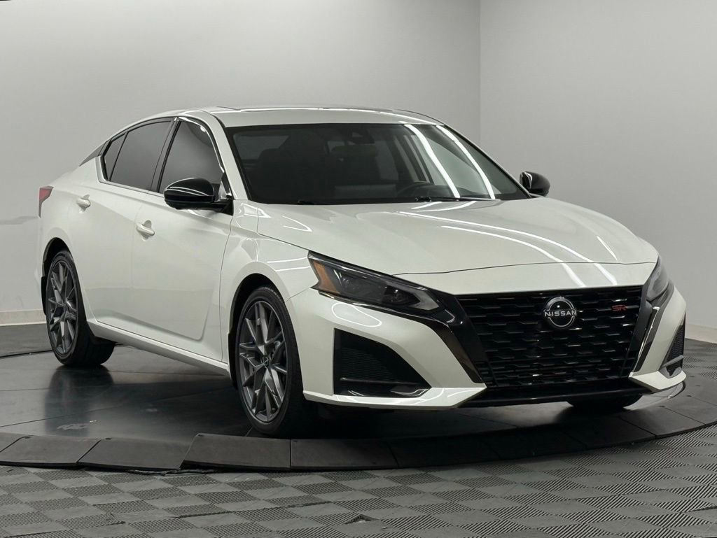 Used 2023 Nissan Altima 2.0 SR image 5