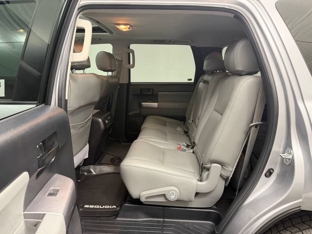 Used 2018 Toyota Sequoia SR5 AWD/4WD image 20