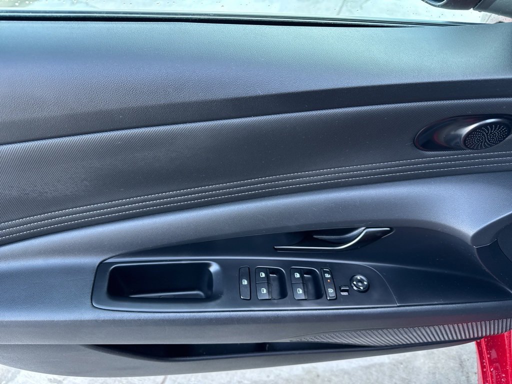 Certified 2025 Hyundai Elantra Sport image 17