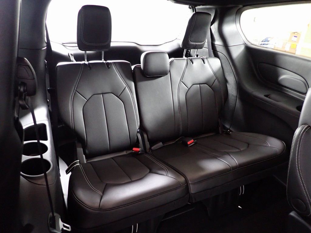 New 2026 Chrysler Pacifica Select image 31