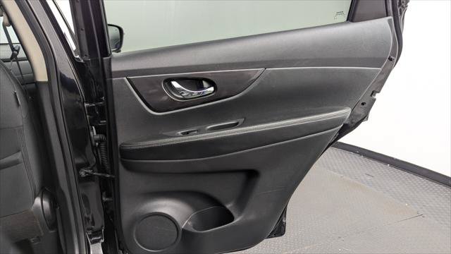 Used 2020 Nissan Rogue SV w/ Premium Package AWD/4WD image 21