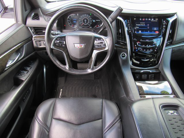 Used 2017 Cadillac Escalade Platinum image 14