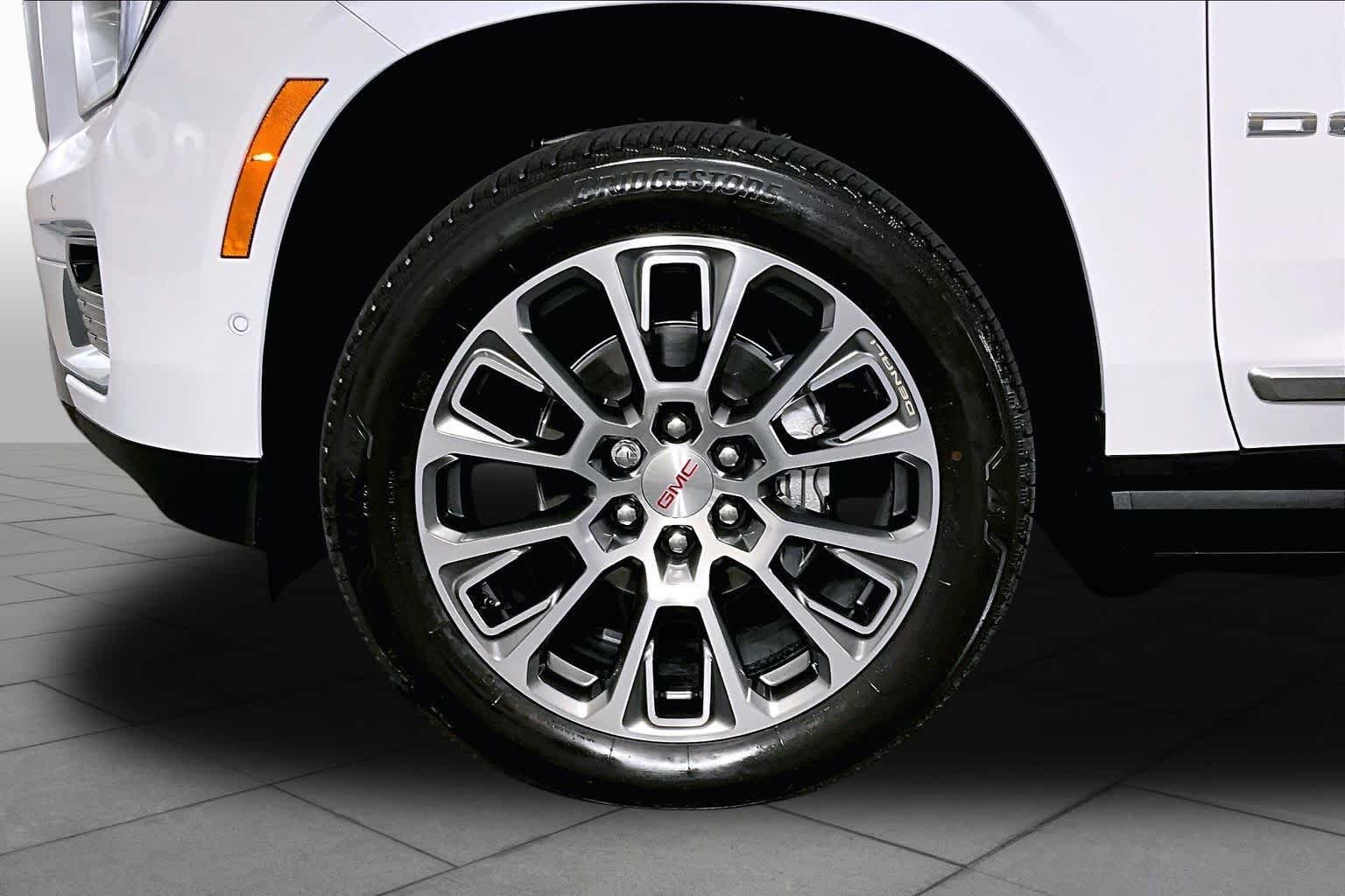 Certified 2026 GMC Yukon XL Denali w/ Sun & Power Step Package AWD/4WD image 11