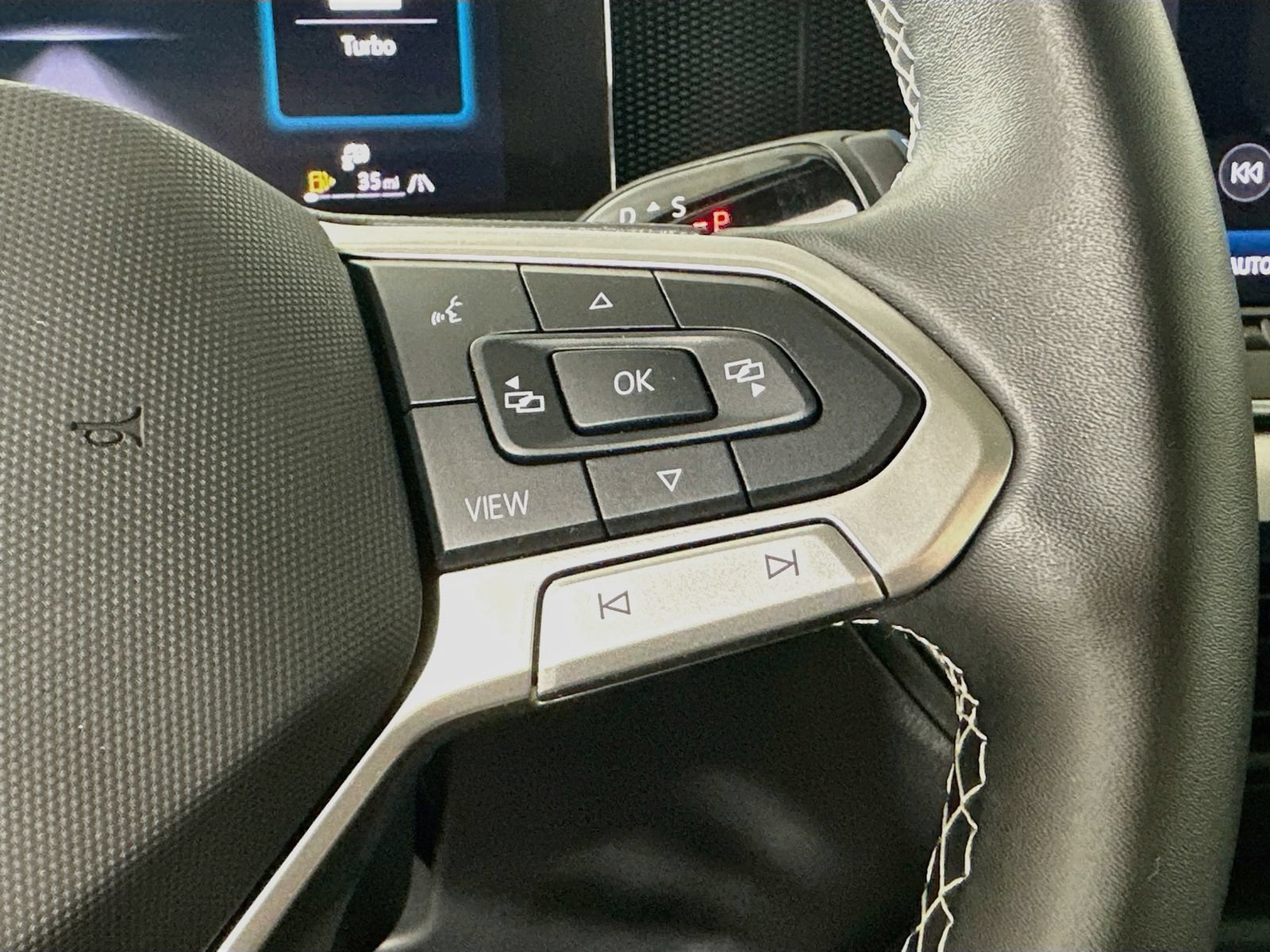Certified 2025 Volkswagen Tiguan SE AWD/4WD image 19