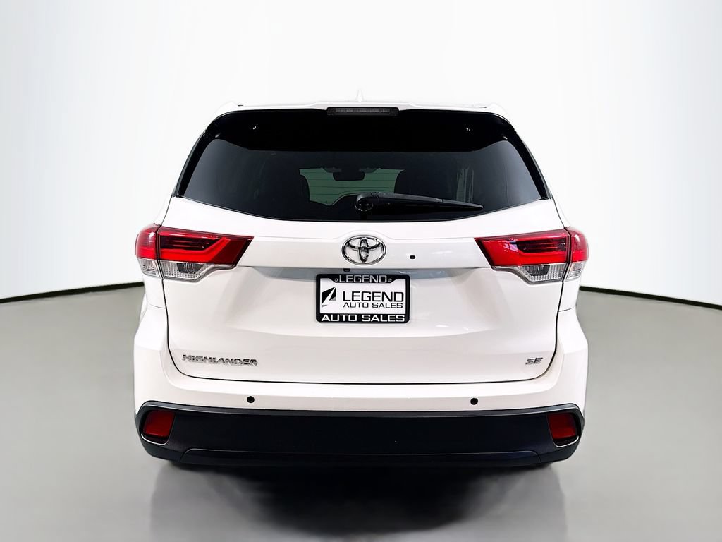 Used 2017 Toyota Highlander SE FWD image 5