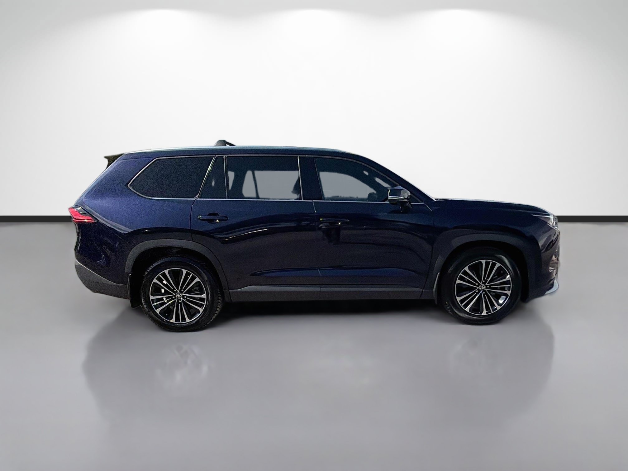 Used 2024 Toyota Grand Highlander AWD Hybrid image 2