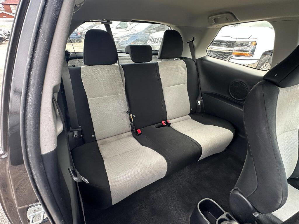 Used 2012 Toyota Yaris L image 17