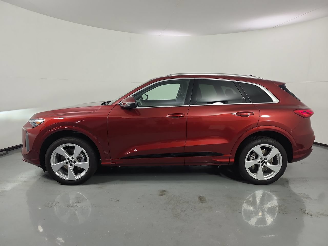 Used 2025 Audi Q5 Premium Plus w/ Premium Plus AWD/4WD image 30