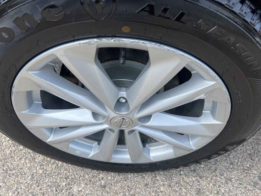 Used 2017 Nissan Rogue Sport SV w/ SV All-Weather Package AWD/4WD image 42