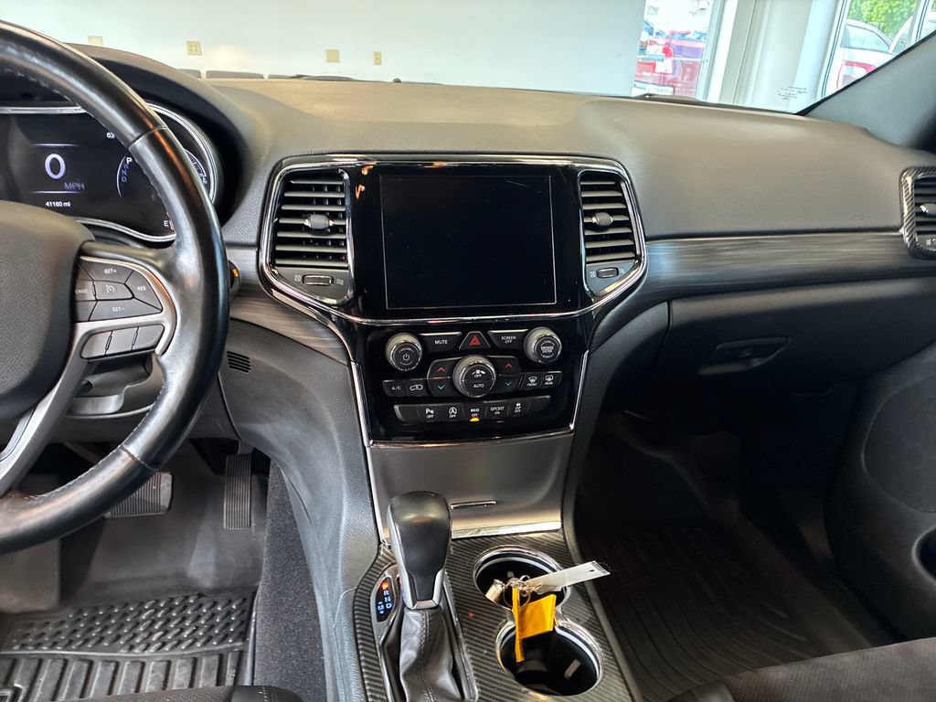 Used 2020 Jeep Grand Cherokee Altitude AWD/4WD image 18