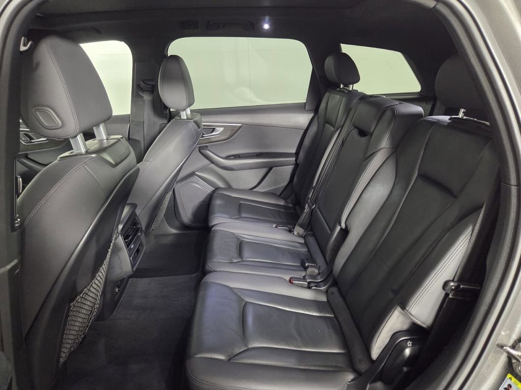Used 2021 Audi Q7 2.0T Premium w/ Convenience Package AWD/4WD image 21
