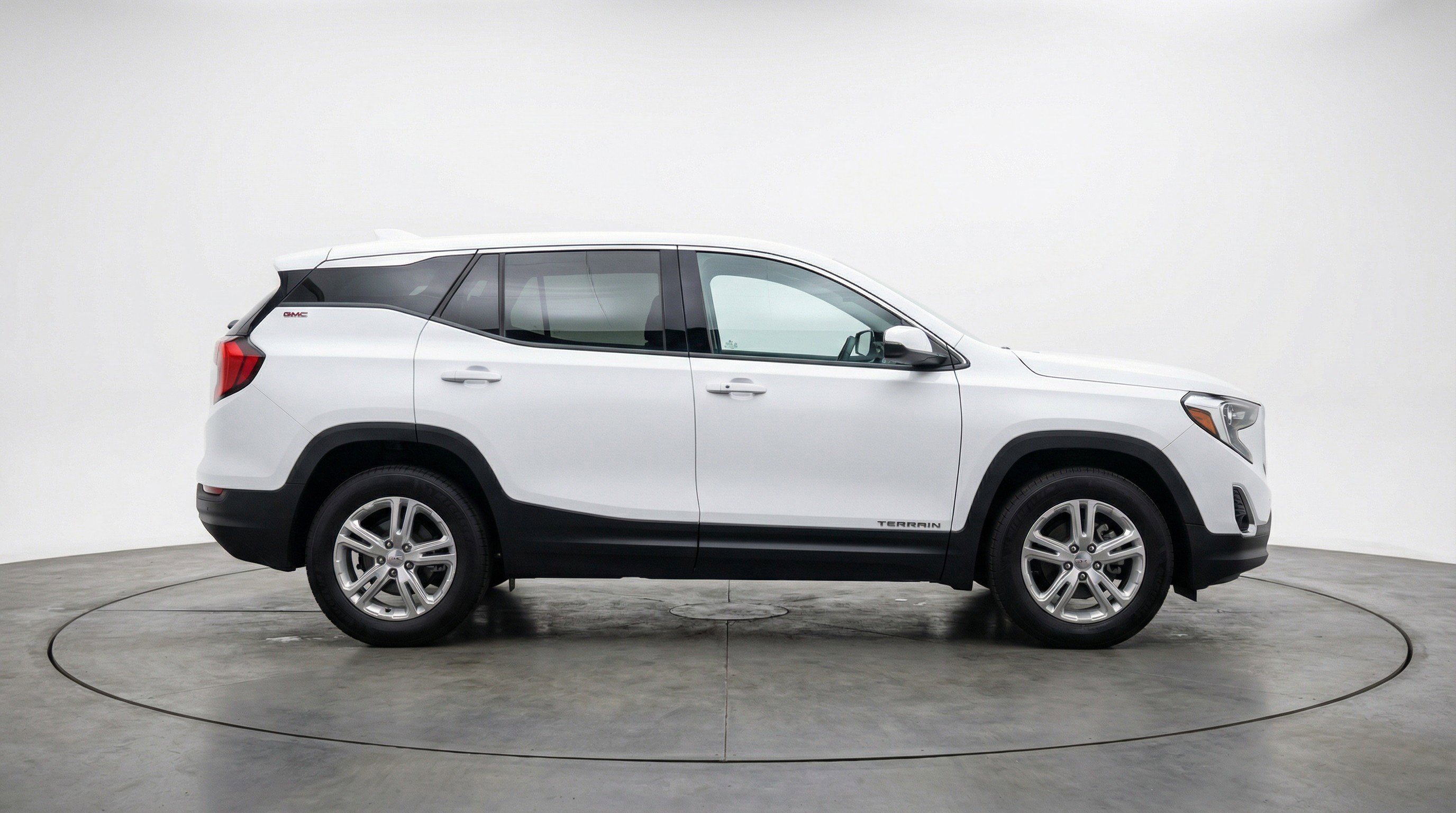 Used 2024 GMC Terrain SLE FWD image 11