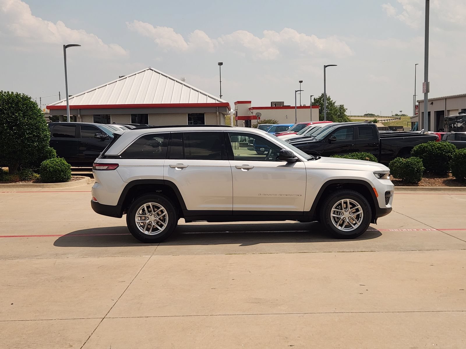 New 2026 Jeep Grand Cherokee Laredo RWD image 7