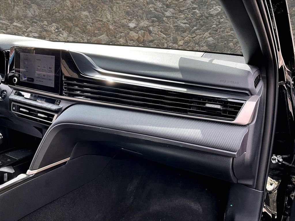 Used 2025 Toyota Camry SE FWD image 14