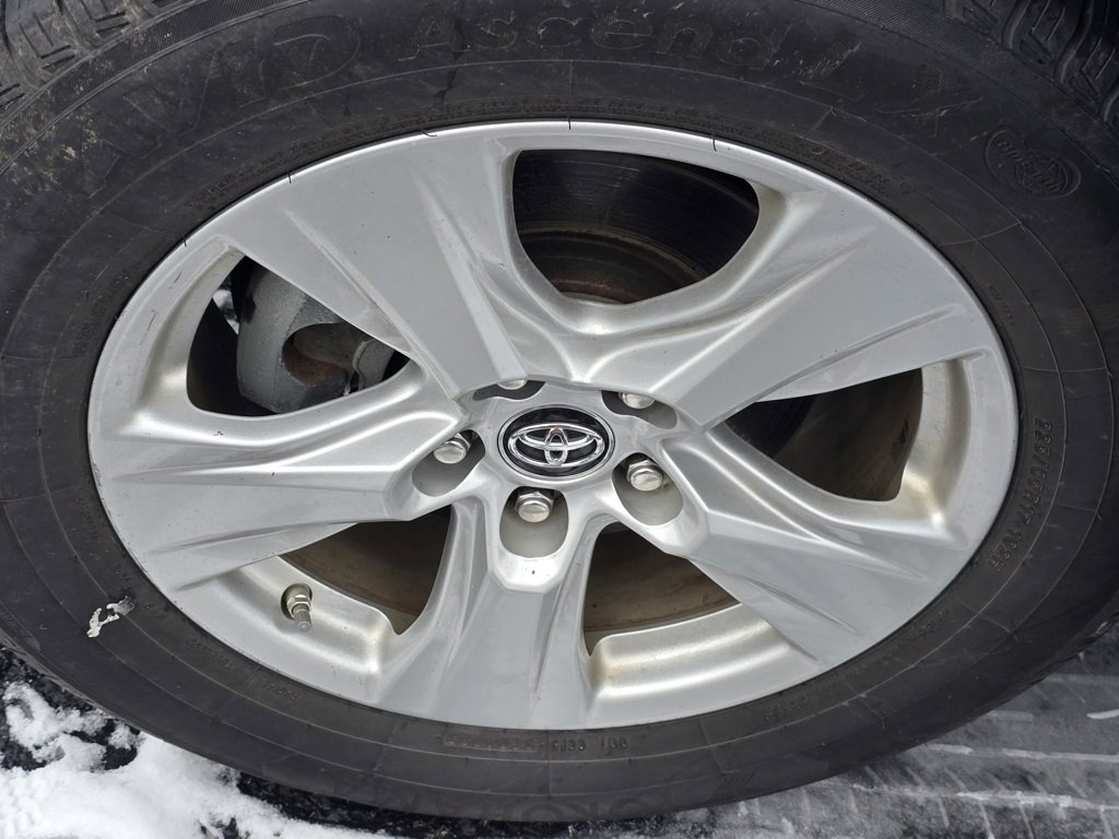 Used 2020 Toyota RAV4 LE image 20