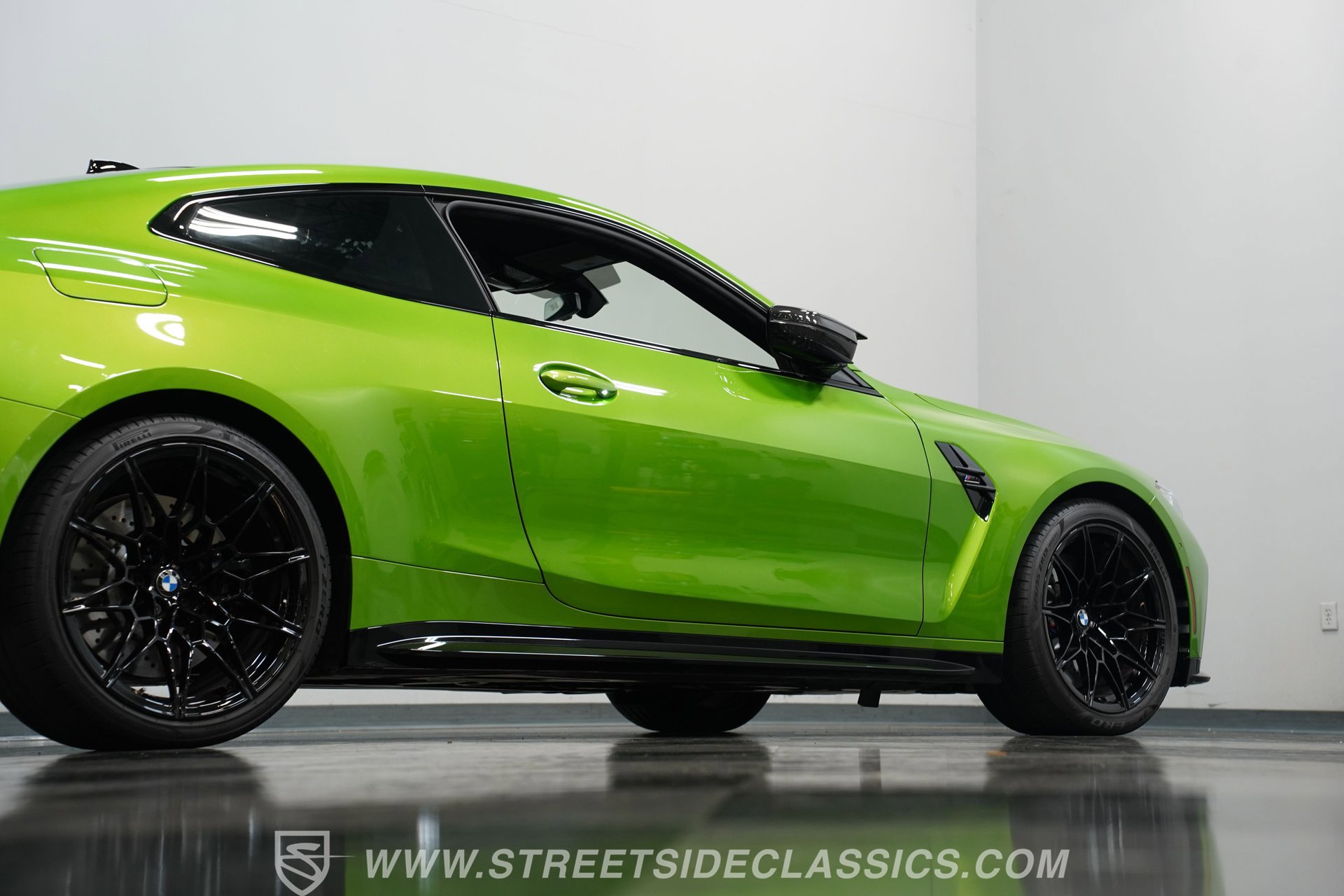 Used 2021 BMW M4 Competition w/ M Carbon Exterior Package RWD image 28