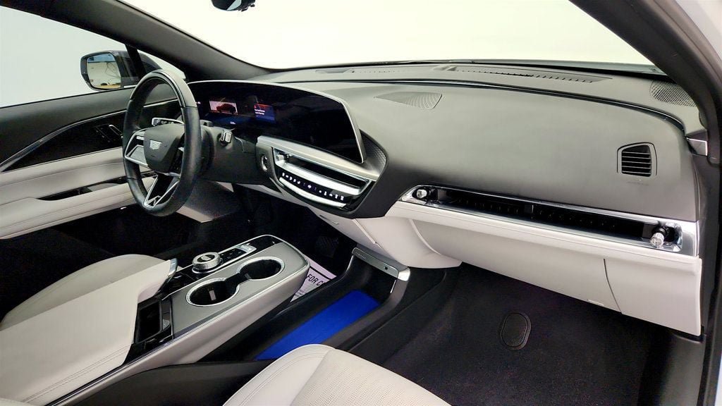 Used 2024 Cadillac Lyriq Sport RWD image 24